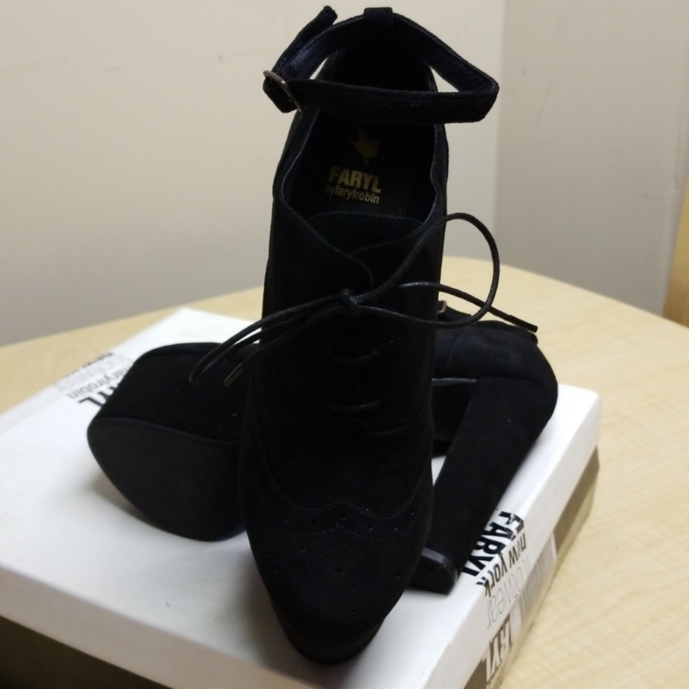 Shoes - Picture 4 of 4